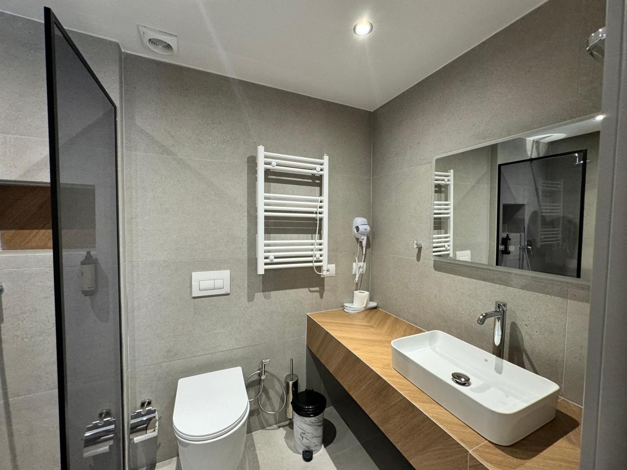 Hotel Liss Lezhe Exterior photo